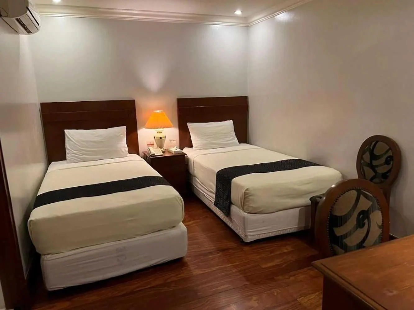 Collection O Vip Suites, Near Pnr Pasay Evangelista, Makati Manila Makati City