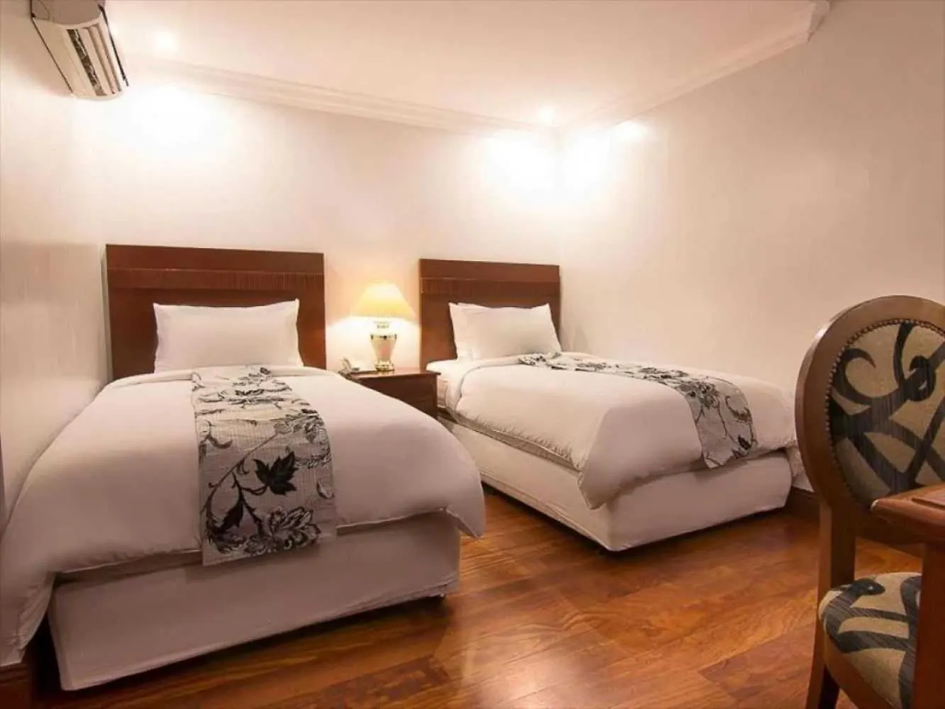 Collection O Vip Suites, Near Pnr Pasay Evangelista, Makati Manila Makati City