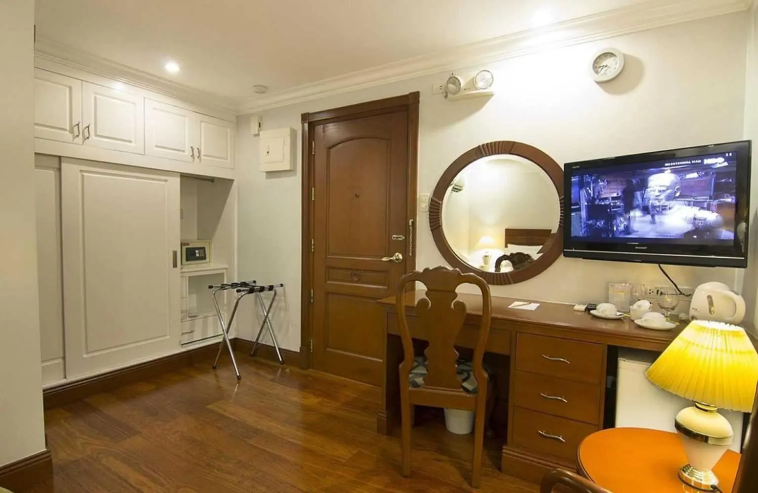 *** Hotel Collection O Vip Suites, Near Pnr Pasay Evangelista, Makati Manila Makati City Philippines