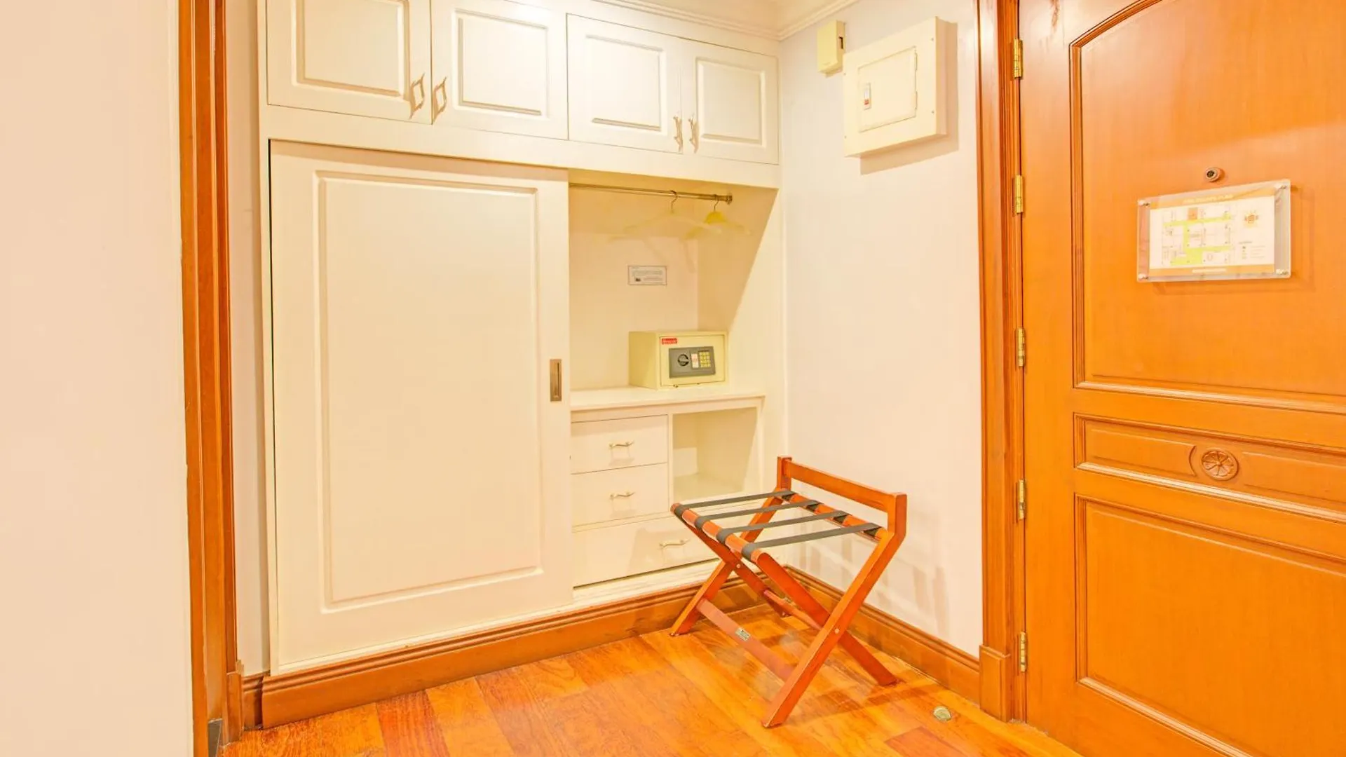 Collection O Vip Suites, Near Pnr Pasay Evangelista, Makati Manila Makati City Hotel