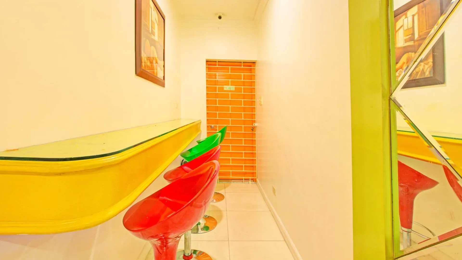 Hotel Collection O Vip Suites, Near Pnr Pasay Evangelista, Makati Manila Makati City
