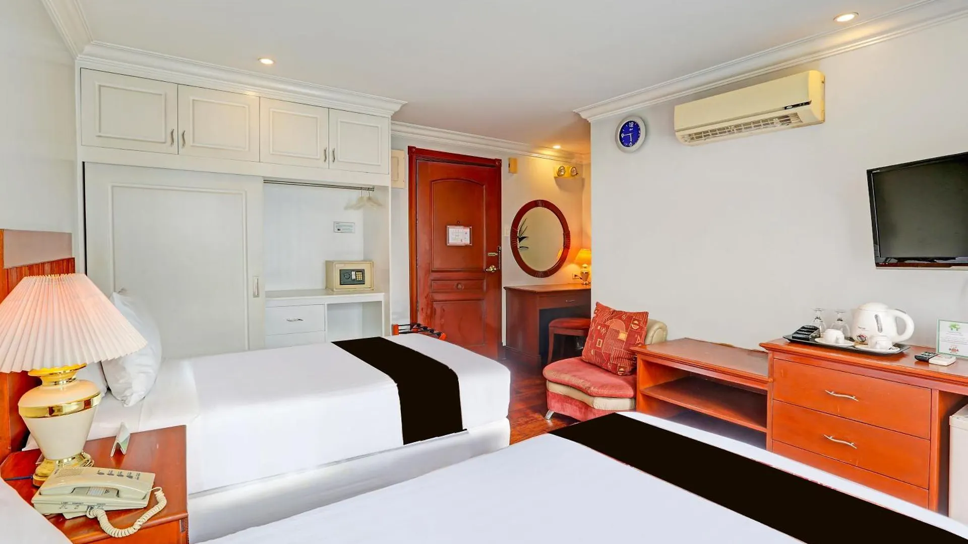 Hotel Collection O Vip Suites, Near Pnr Pasay Evangelista, Makati Manila Makati City