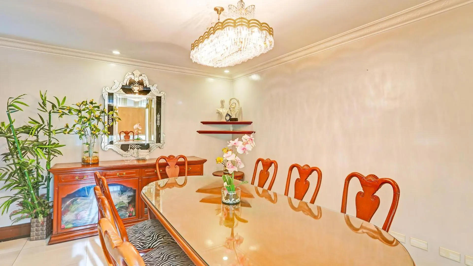 Hotel Collection O Vip Suites, Near Pnr Pasay Evangelista, Makati Manila Makati City